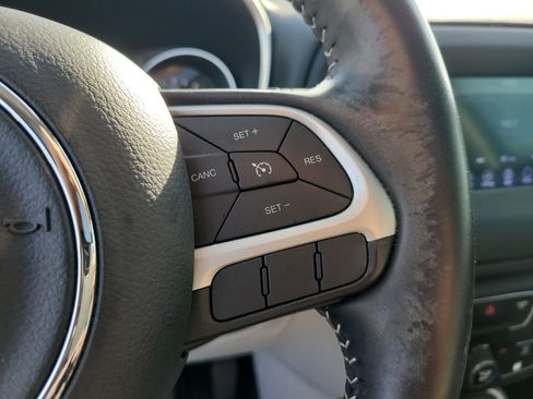 Used 2019 Jeep Compass Latitude image 26