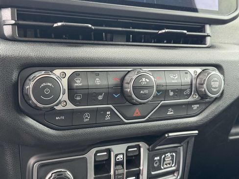 Used 2026 Jeep Gladiator Sport AWD/4WD image 18