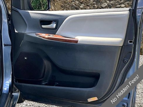 Used 2017 Toyota Sienna Limited Premium AWD/4WD image 20