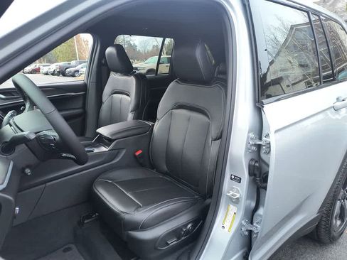 New 2025 Jeep Grand Cherokee Limited w/ Luxury Tech Group II image 11