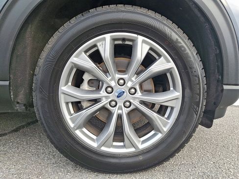 Certified 2022 Ford Explorer XLT w/ Equipment Group 202A image 8