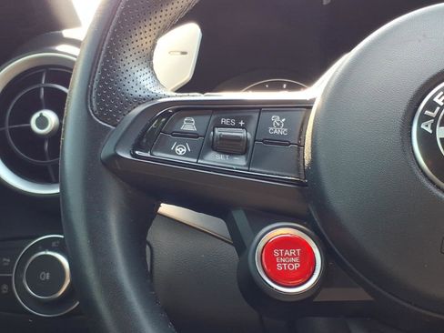 Used 2023 Alfa Romeo Giulia Veloce RWD image 27