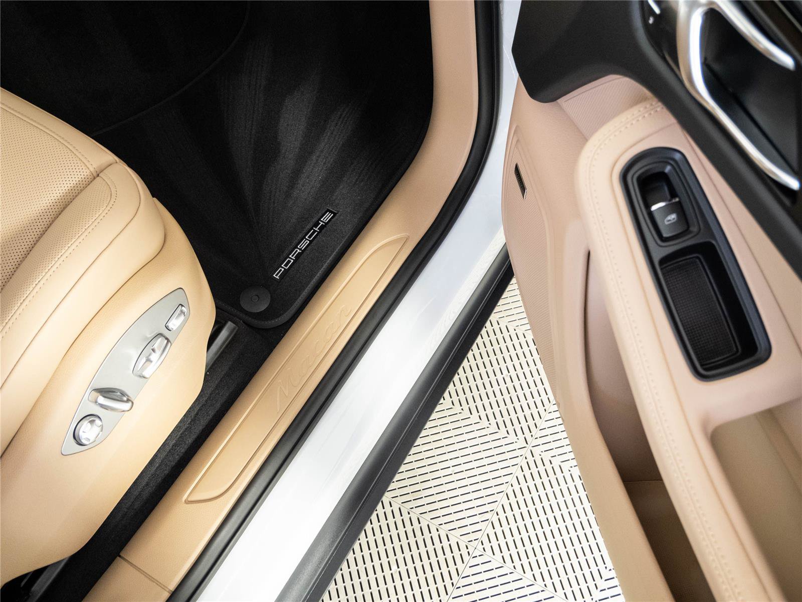 New 2026 Porsche Macan Turbo AWD/4WD image 26