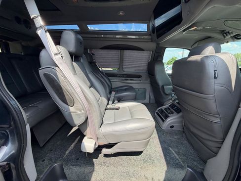 Used 2017 Chevrolet Express 2500 RWD image 34