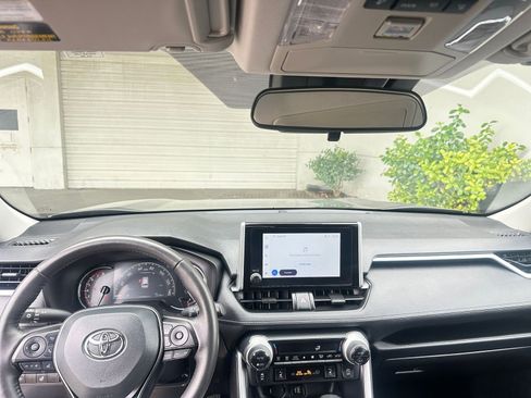 Used 2025 Toyota RAV4 XLE image 33