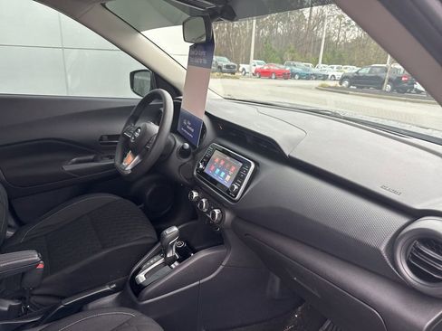 Used 2021 Nissan Kicks S image 32