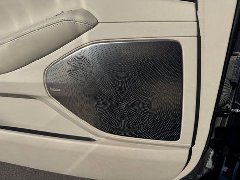 Used 2022 Genesis G90 3.3T Premium image 27