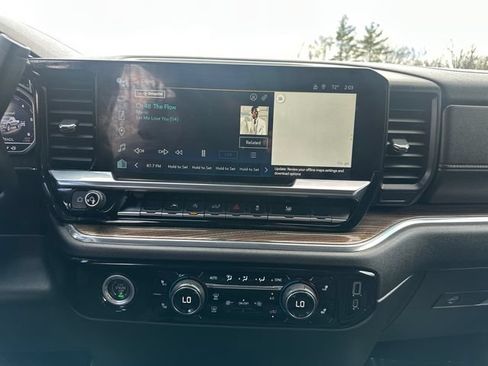 Used 2023 Chevrolet Silverado 1500 LT AWD/4WD image 25