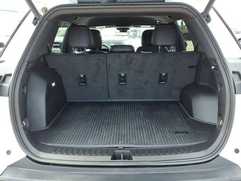 Used 2025 Chevrolet Equinox LT w/ Convenience Package II AWD/4WD image 9
