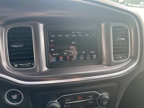 Used 2019 Dodge Charger SXT RWD image 14