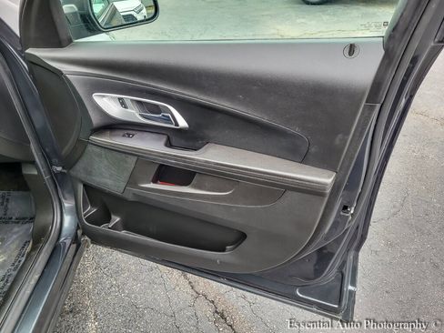 Used 2017 Chevrolet Equinox LS image 30