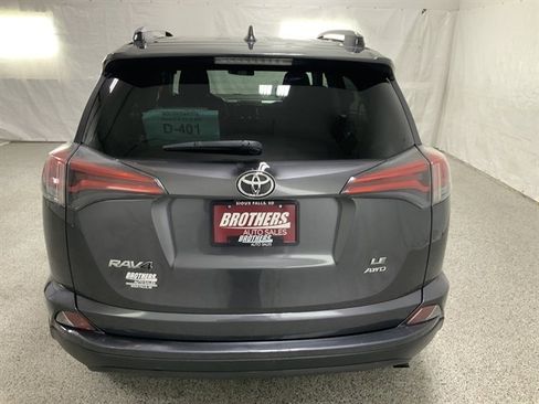 Used 2017 Toyota RAV4 LE AWD/4WD image 7