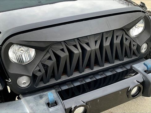 Used 2018 Jeep Wrangler Unlimited Sahara image 27