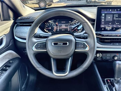 Used 2024 Jeep Compass Latitude image 18