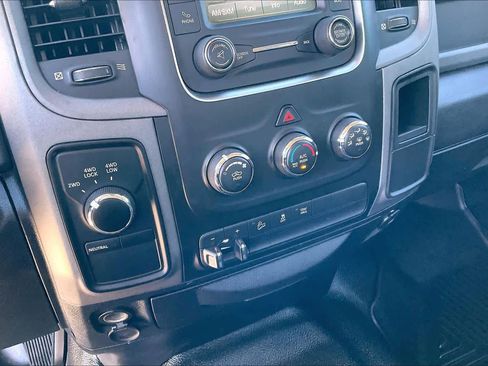 Used 2018 RAM 2500 Tradesman w/ Chrome Appearance Group image 32