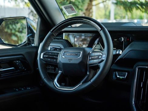 New 2026 GMC Yukon Denali w/ Denali Reserve Package AWD/4WD image 17