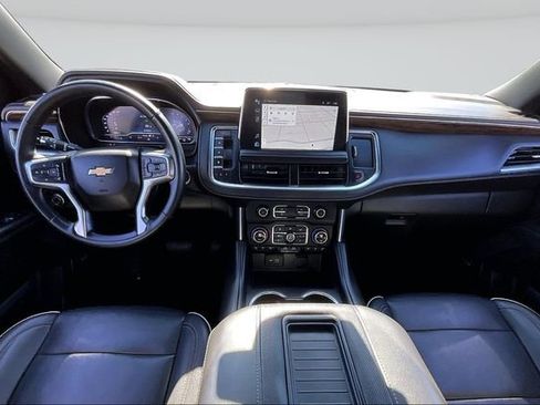 Used 2023 Chevrolet Suburban Premier image 7