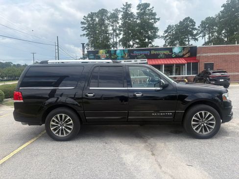 Used 2016 Lincoln Navigator L Select AWD/4WD image 9