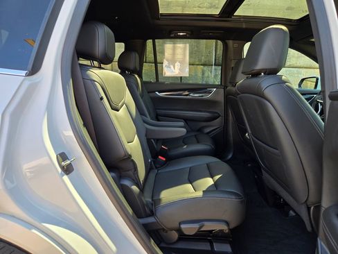 Used 2022 Cadillac XT6 Premium Luxury image 44