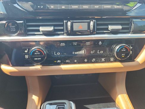 Used 2025 Nissan Pathfinder Platinum w/ Cargo Package AWD/4WD image 18
