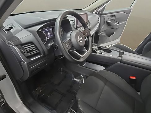Used 2024 Nissan Rogue S FWD image 12