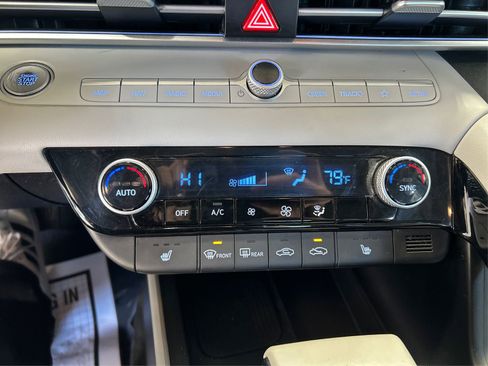 Used 2024 Hyundai Elantra Limited image 28