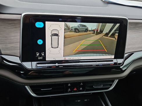 New 2026 Volkswagen Atlas SEL image 17