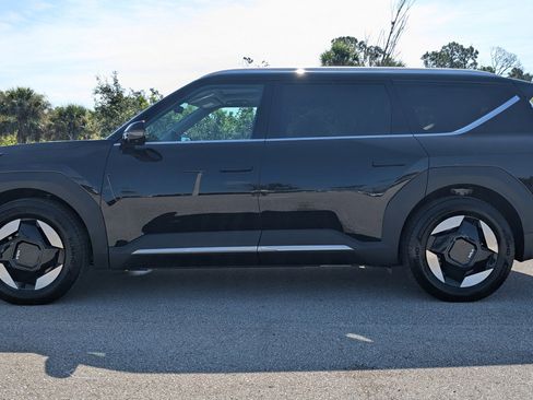 Certified 2026 Kia EV9 Wind image 8