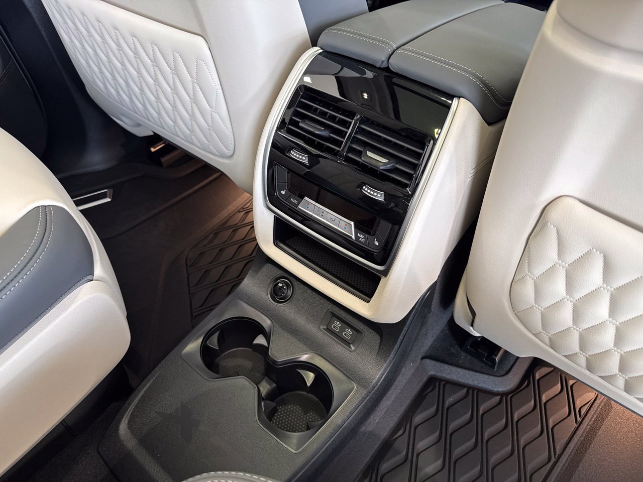 New 2027 BMW X7 M60i AWD/4WD image 56