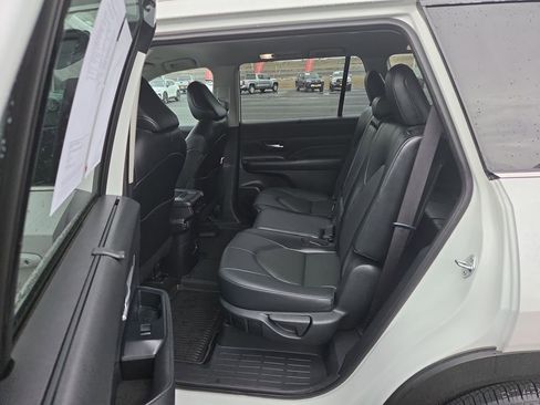 Used 2024 Toyota Grand Highlander XLE image 25