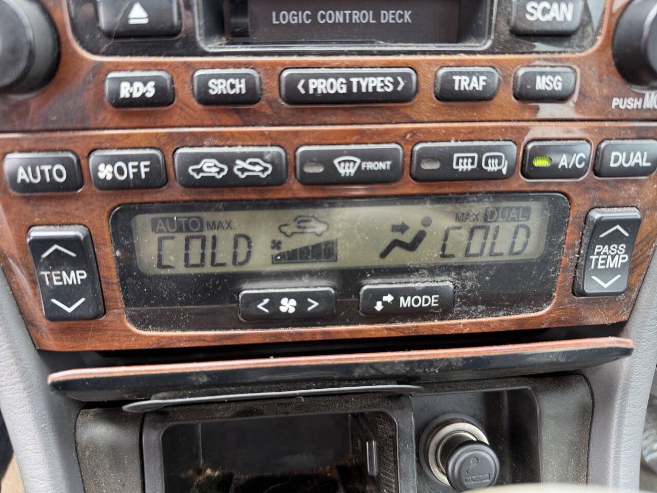 Used 2000 Toyota Avalon XL FWD image 35