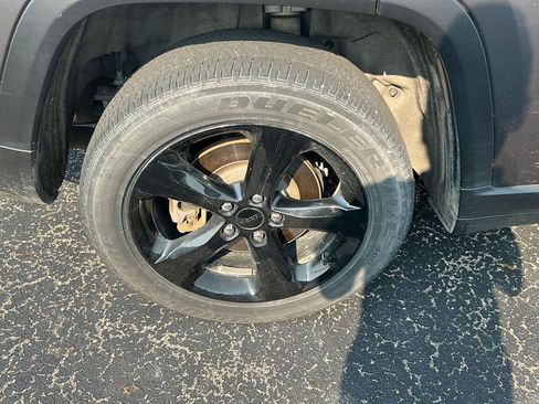 Used 2023 Jeep Grand Cherokee L Laredo AWD/4WD image 20