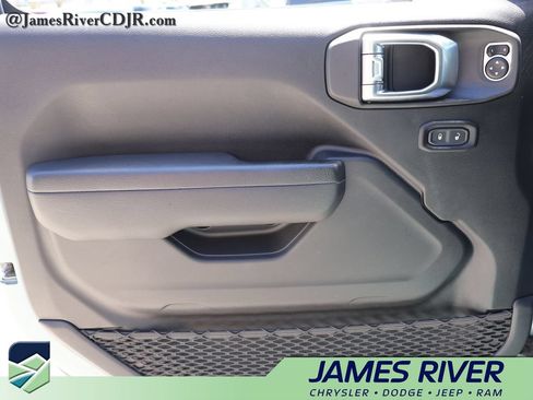 Used 2023 Jeep Wrangler Unlimited AWD/4WD image 19