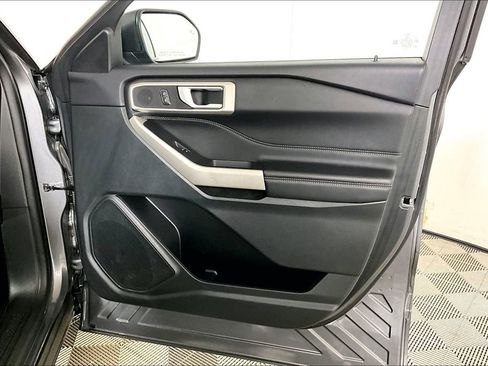 Used 2023 Ford Explorer XLT w/ Equipment Group 202A image 24