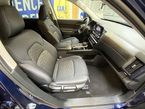 Used 2025 Nissan Pathfinder SV AWD/4WD image 26