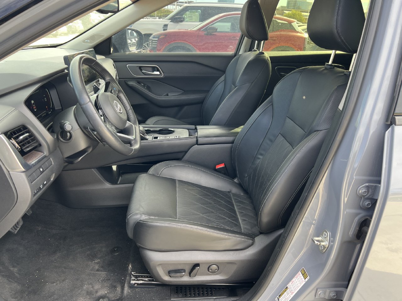 Used 2024 Nissan Rogue Platinum FWD image 5