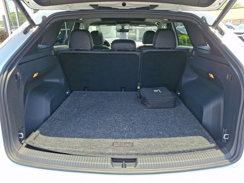 Certified 2023 Volkswagen Atlas Cross Sport SE w/ Panoramic Sunroof Package AWD/4WD image 30