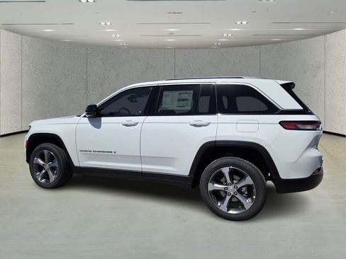 New 2026 Jeep Grand Cherokee Limited RWD image 4