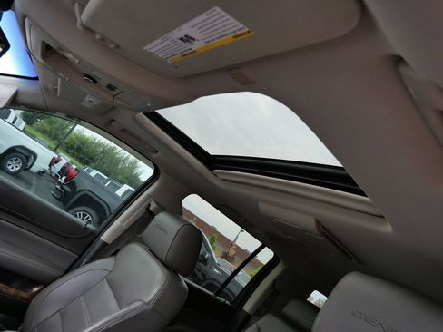 Used 2015 GMC Yukon XL Denali w/ Premium Package AWD/4WD image 10