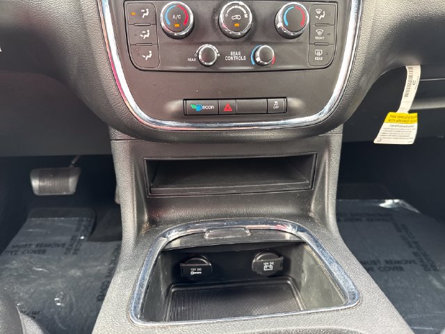 Used 2019 Dodge Grand Caravan SXT w/ Blacktop Package FWD image 18