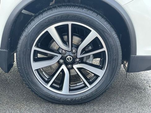 Used 2019 Nissan Rogue SL w/ Premium Package image 10