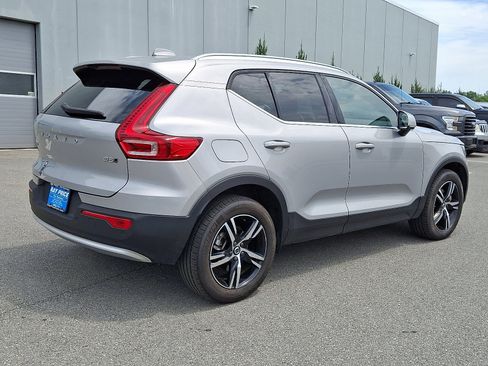 Certified 2025 Volvo XC40 B5 Core image 6