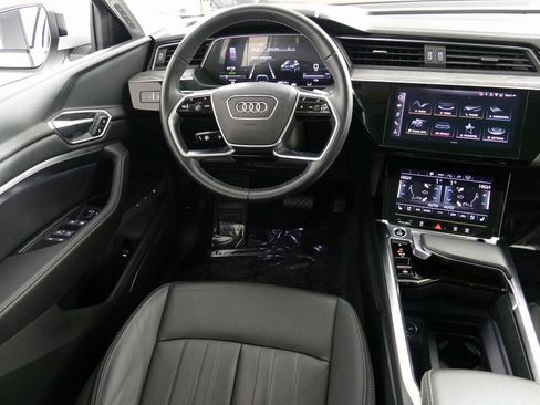 Used 2023 Audi e-tron Premium Plus image 27