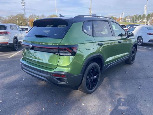 New 2026 Volkswagen Taos SE image 9