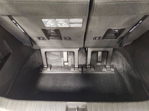 Used 2024 Kia Carnival LX FWD image 22