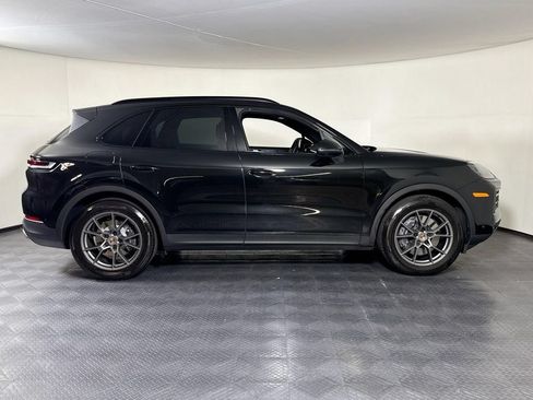 Certified 2025 Porsche Cayenne AWD/4WD image 8