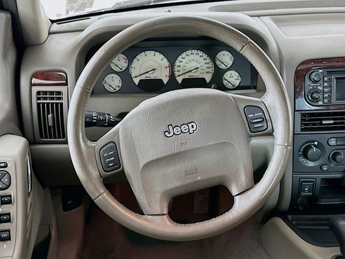 Used 2004 Jeep Grand Cherokee Limited w/ Cold Weather Group AWD/4WD image 16