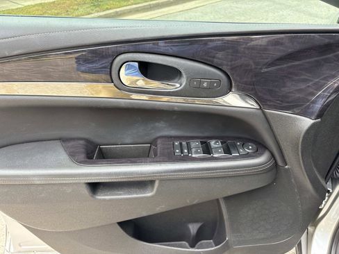 Used 2017 Buick Enclave Leather FWD image 12