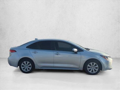 Used 2020 Toyota Corolla LE image 4