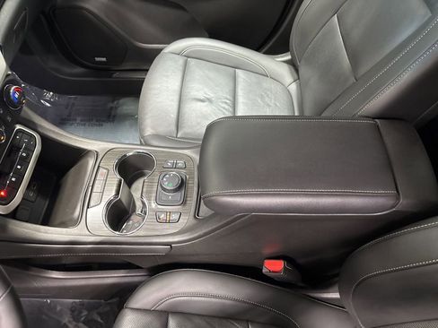 Used 2023 GMC Acadia SLT w/ Preferred Package image 21